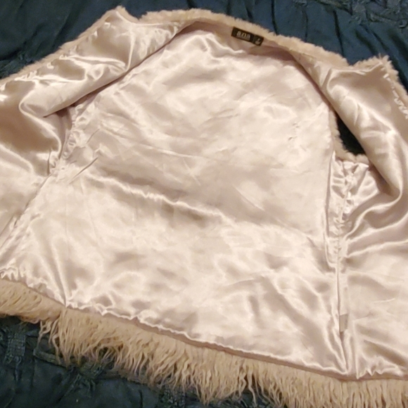 Faux Fur & faux Llama Vest - Picture 8 of 8